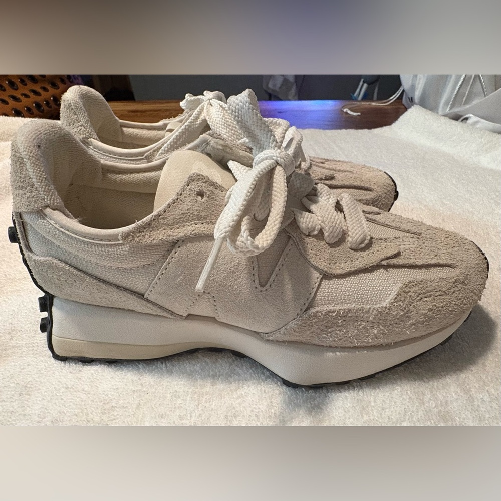 New Balance 327 Linen Sea Salt NWOT - Picture 2 of 4